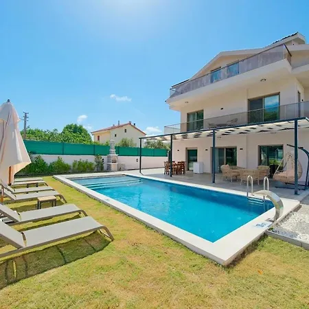Вилла Oeluedeniz District, Prime Location - Asay
